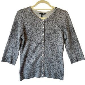Aqua 100% Cashmere Cardigan Sweater M Gray animal print Button up 3/4 Sleeves